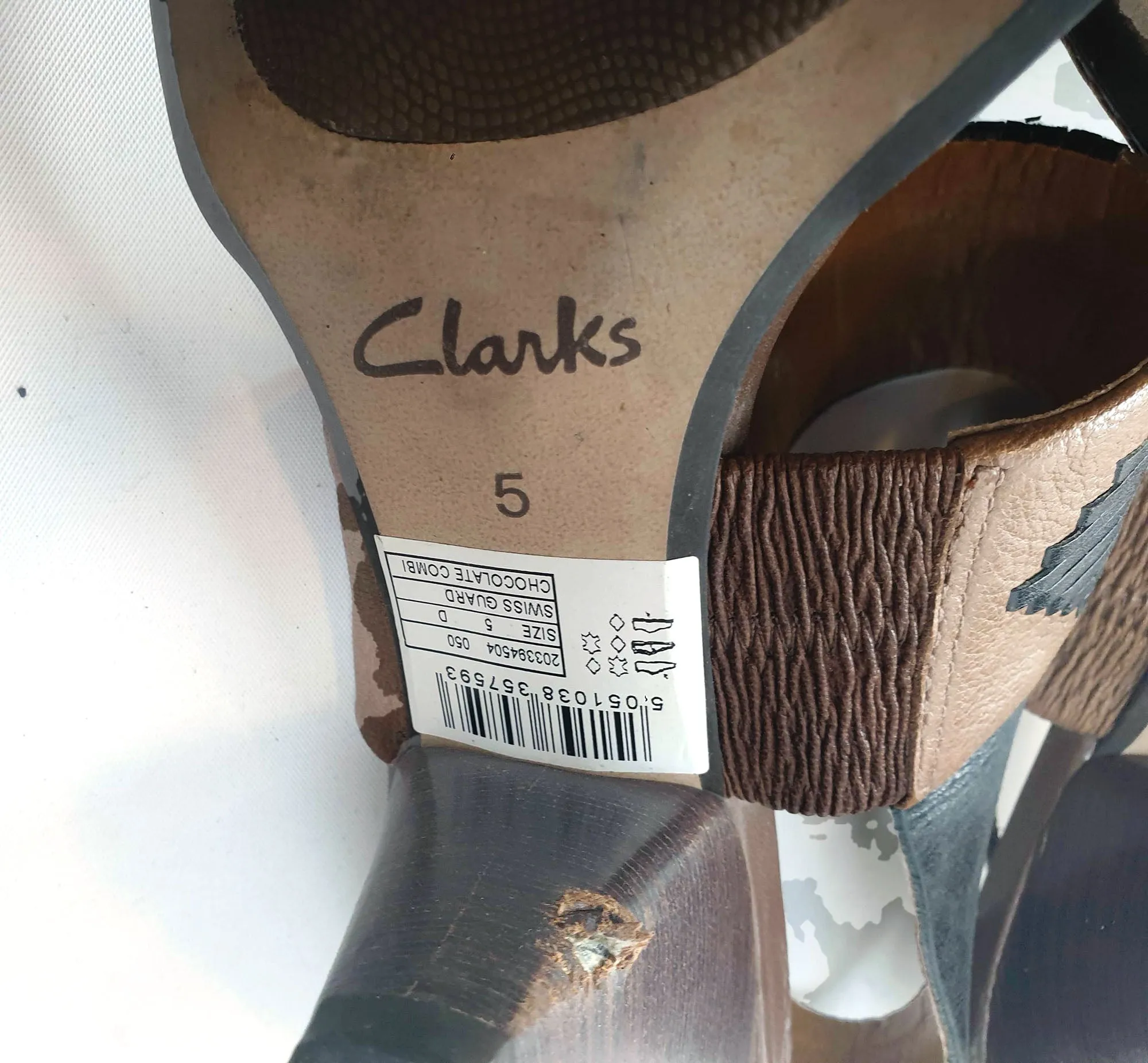 Clarks brown leather heels with black detail size UK 5 / AU 7 (best fits 7.5)